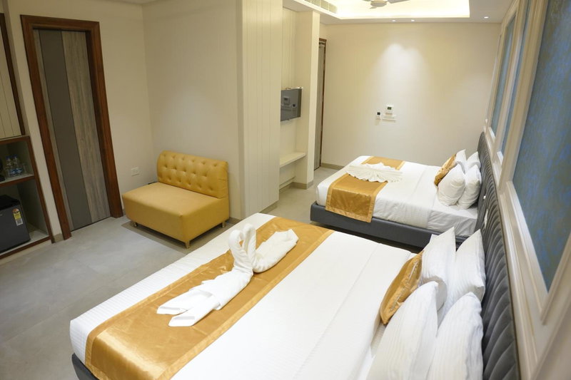 Hotel Moon Inn JUST 2 MIN WALK FROM GOLDEN TEMPLE & JALLIANWALA BAGH, Amritsar, India