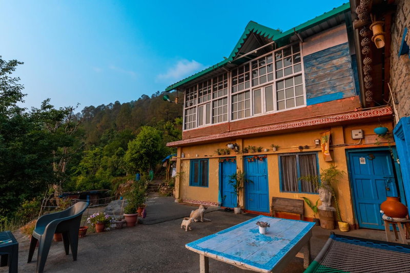Vista Hostel Jeolikote, Nainital, Patwa Dunga, India