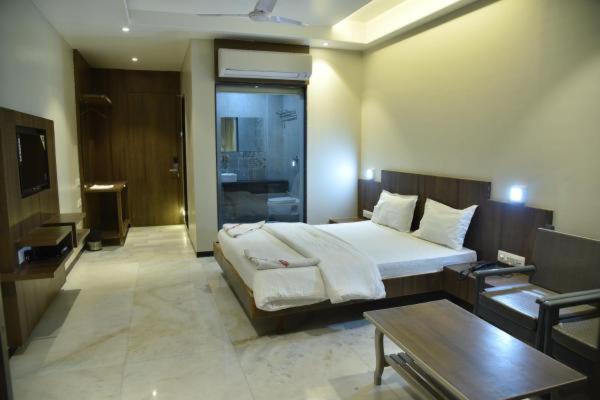 Hotel Hrushikesh, Shirdi, India