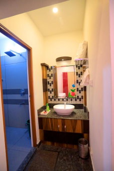 Hillsidecreek Homestay, Anachal, India