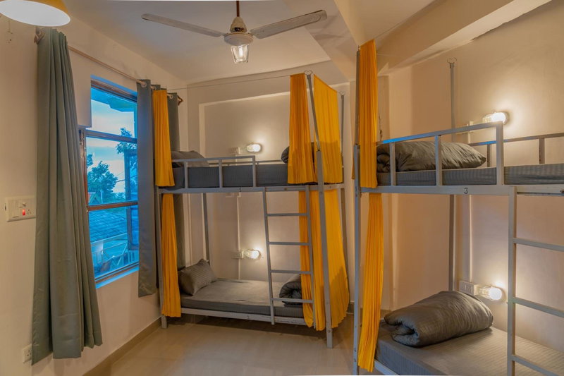 Whoopers Hostel Bir- FRIENDS themed, Bīr, India