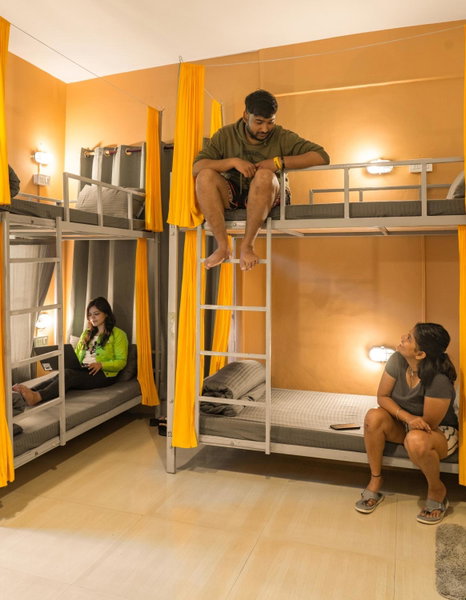 Whoopers Hostel Bir- FRIENDS themed, Bīr, India