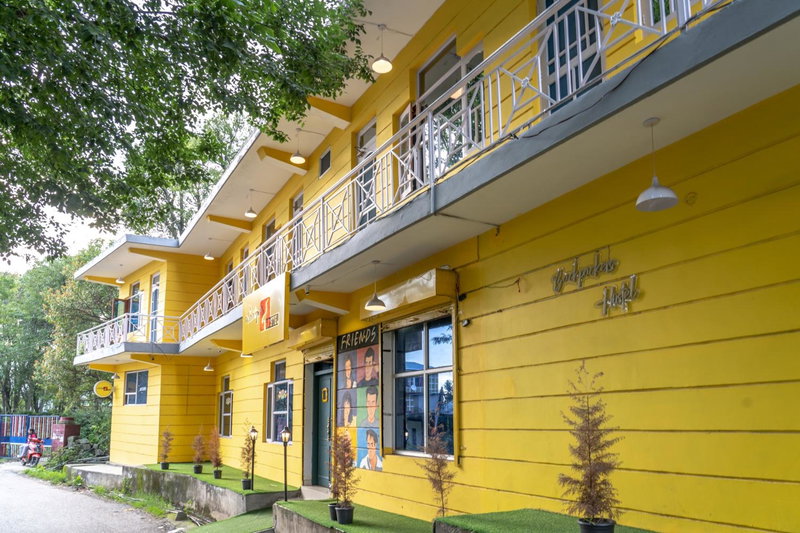 Whoopers Hostel Bir- FRIENDS themed, Bīr, India