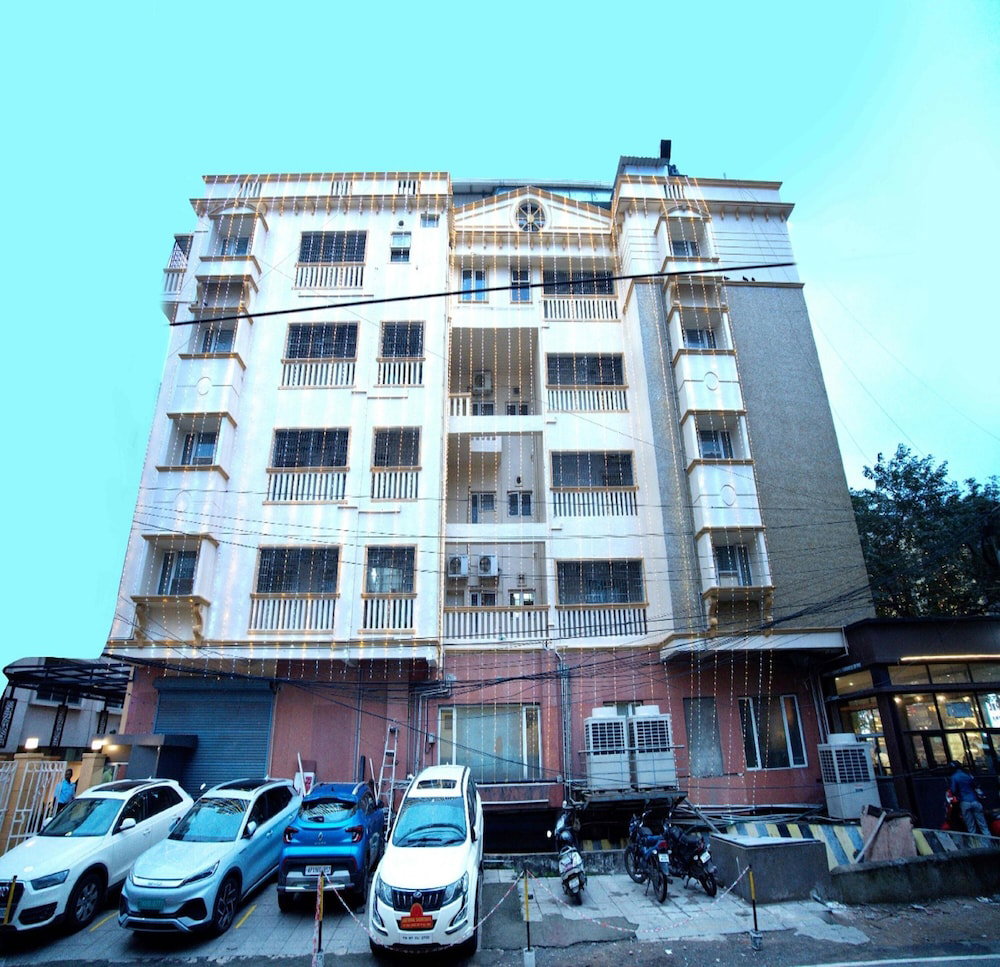 Blossoms Hotel and Service Apartment, India