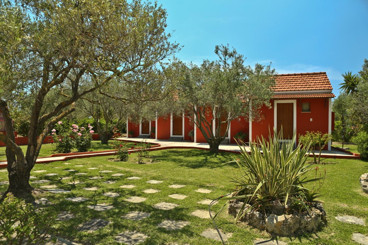 Hotel · Dendrolivano, Minia