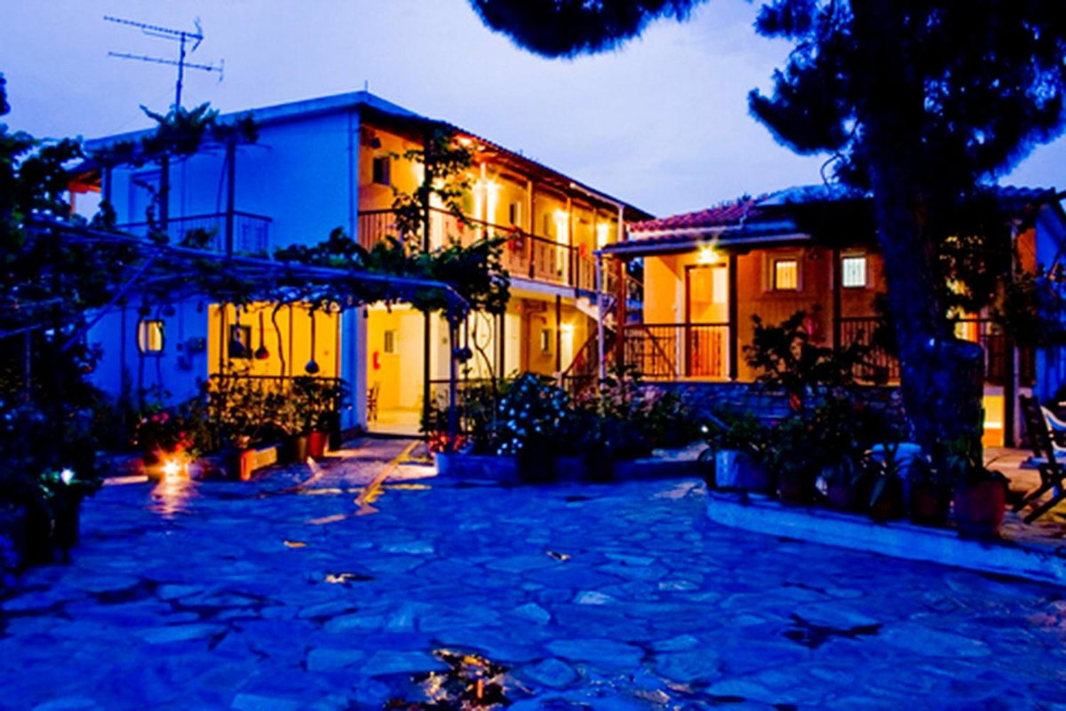 Hotel · Villa Kavourakia, Kolios