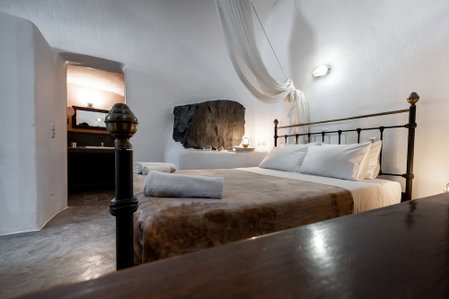 Lotza Studios, Santorini, Greece
