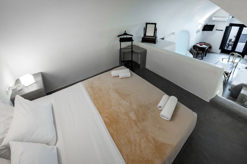 Lotza Studios, Santorini, Greece