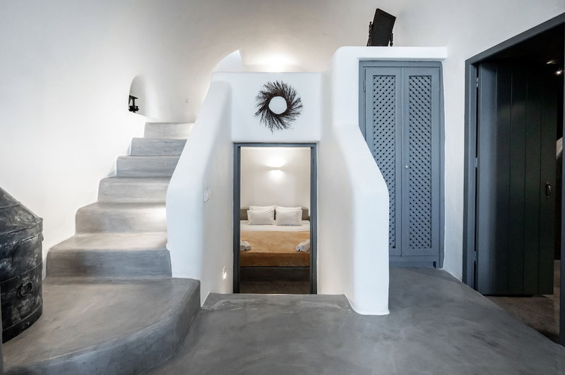 Lotza Studios, Santorini, Greece