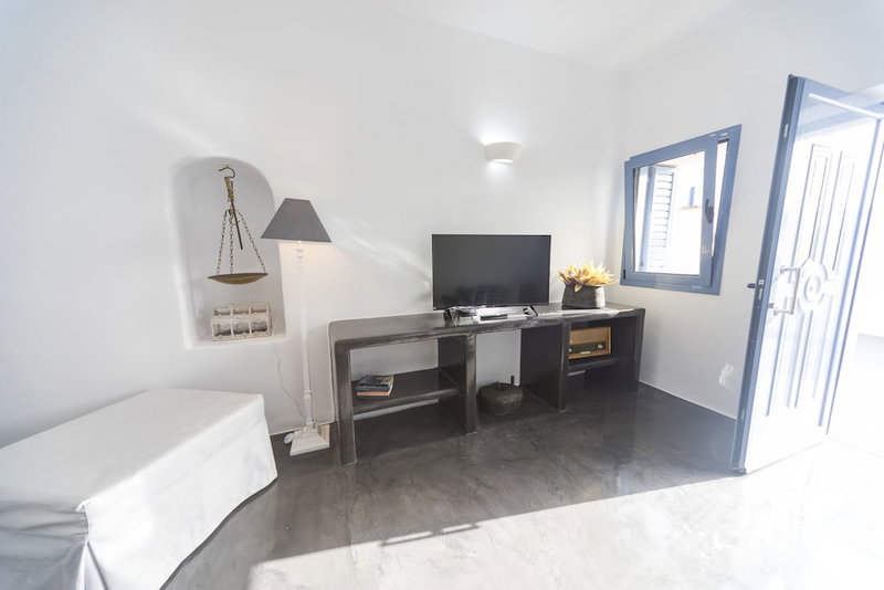 Lotza Studios, Santorini, Greece