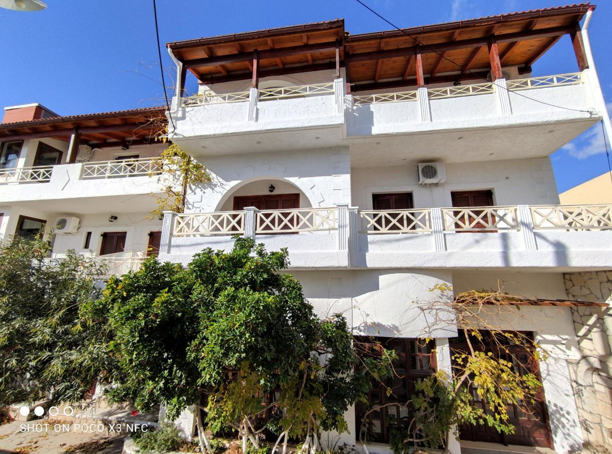 Hotel · Keramos, Zarós