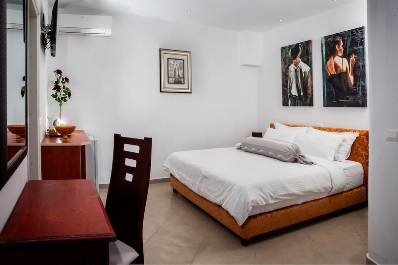 Arlene Suites, Santorini, Greece