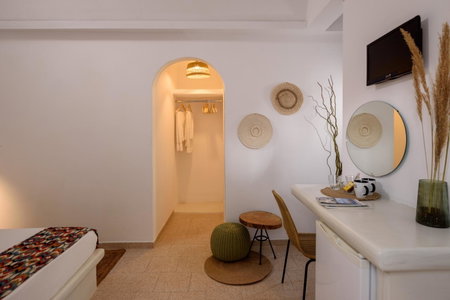 Cal Day Rooms Santorini, Perissa, Greece