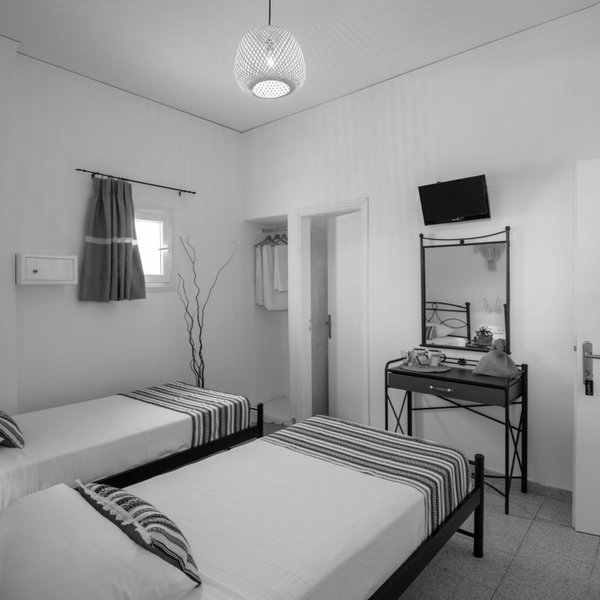 Cal Day Rooms Santorini, Perissa, Greece