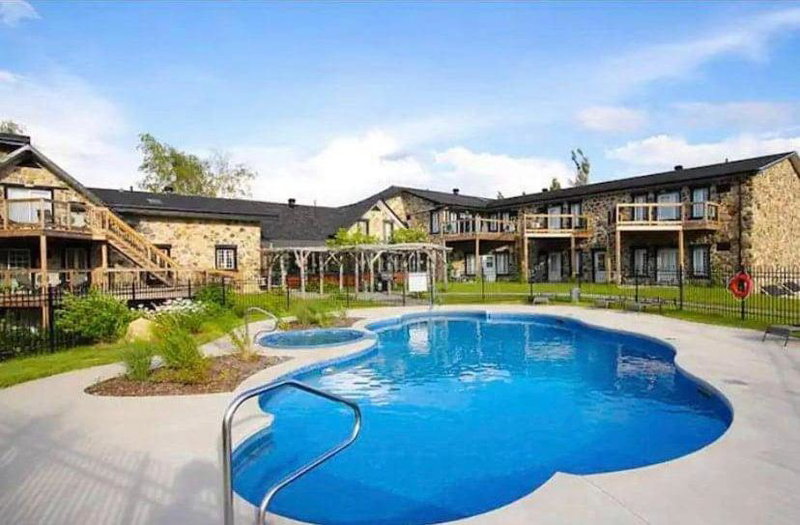Condo Hotel Au pied du Mont Orford, Orford, Canada