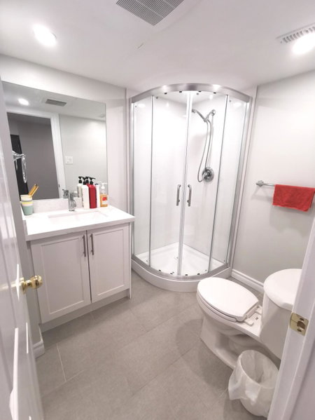 Perfect location comfort private house lower level 2 bedroom unit, Mississauga, Canada