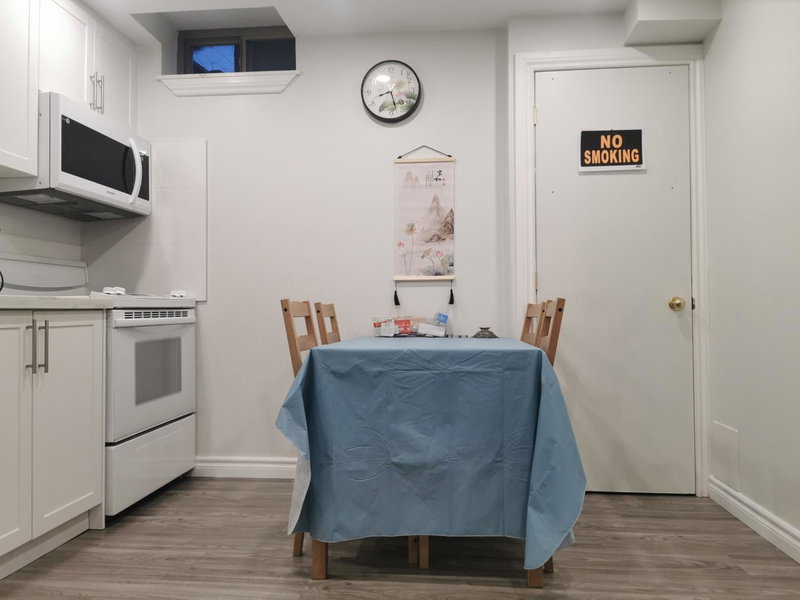 Perfect location comfort private house lower level 2 bedroom unit, Mississauga, Canada