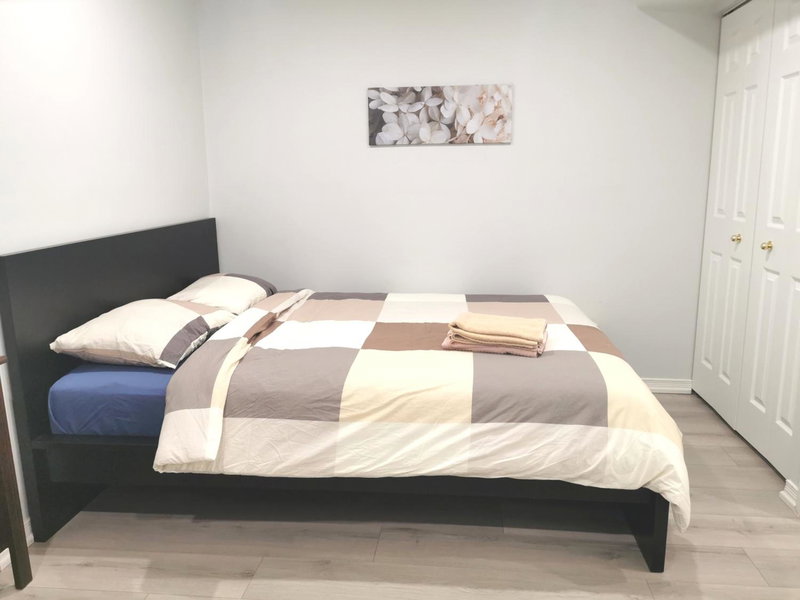 Perfect location comfort private house lower level 2 bedroom unit, Mississauga, Canada