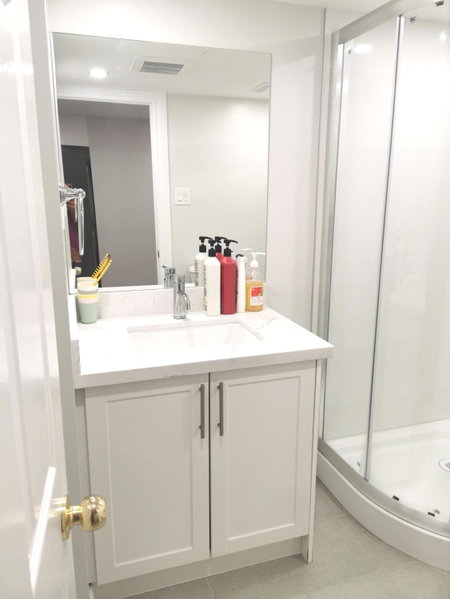 Perfect location comfort private house lower level 2 bedroom unit, Mississauga, Canada