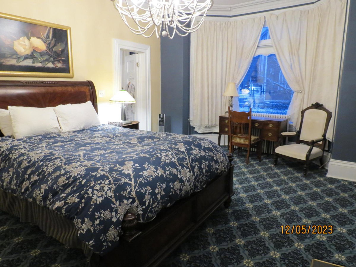 The Roses Heritage Inn, Canada