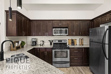 Mountain Haven Retreat, Pool & Hot Tub, UG Parking, Fitness Centre, WiFi!, Canmore, Canada