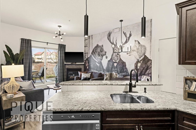 Mountain Haven Retreat, Pool & Hot Tub, UG Parking, Fitness Centre, WiFi!, Canmore, Canada