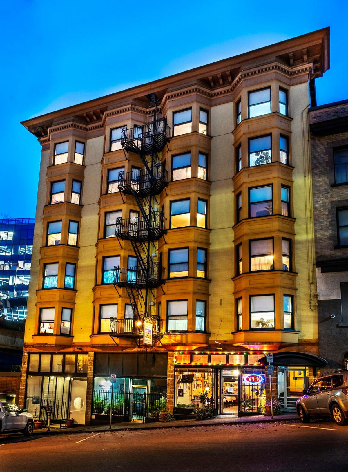 Arundel Mansions Hotel, Canada