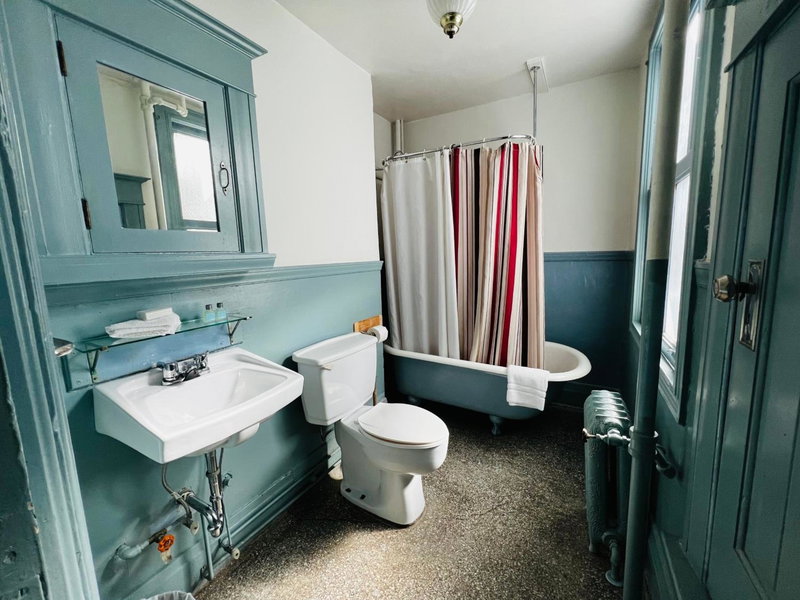 Arundel Mansions Hotel, New Westminster, Canada