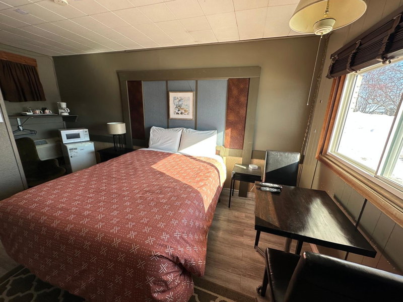 Pinecrest Motel, Nipigon, Canada