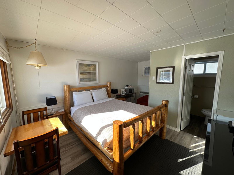 Pinecrest Motel, Nipigon, Canada