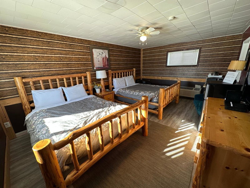 Pinecrest Motel, Nipigon, Canada