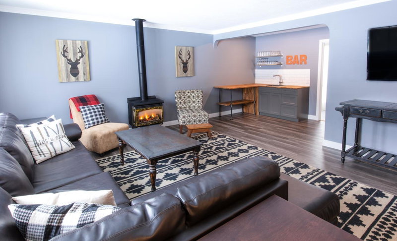 4 Bedroom Rustic Chalet, Blue Mountains, Canada