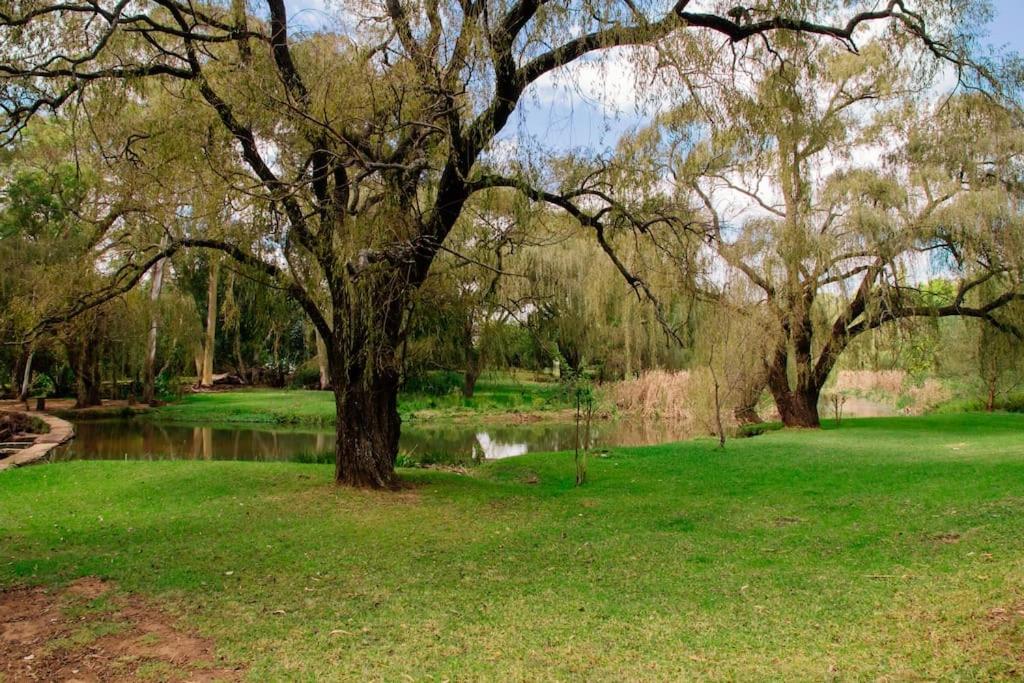 Hotel · Oakdene Cottage, Roodepoort