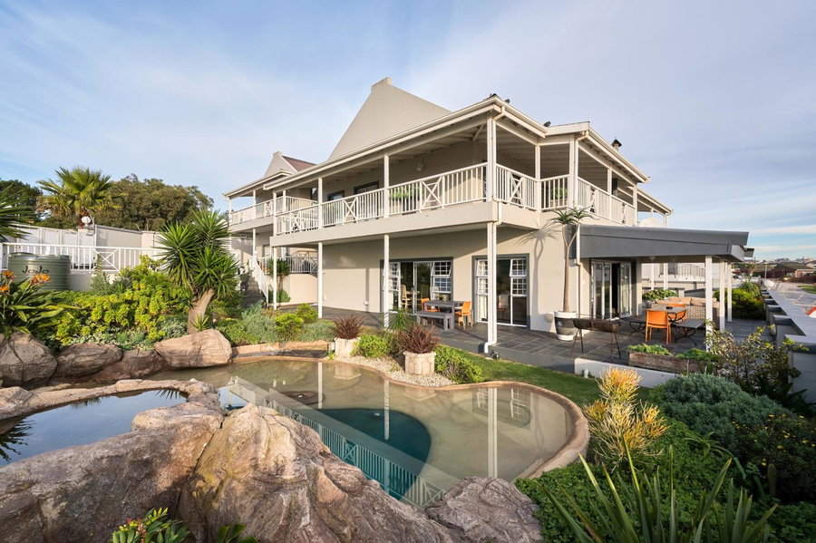 Sir Roys Guesthouse At The Sea, Port Elizabeth, South Africa