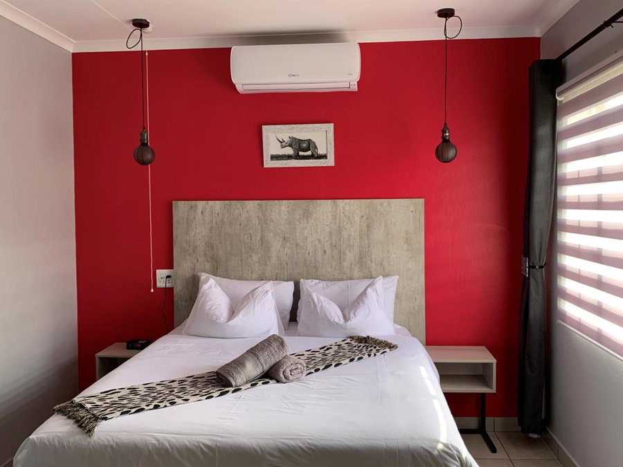 Rhino House with 3 bedrooms next to Pilanesberg and Sun City, Mogwase, South Africa