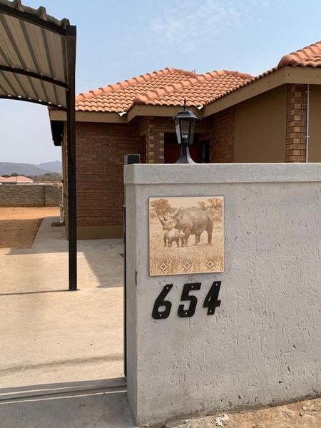 Rhino House with 3 bedrooms next to Pilanesberg and Sun City, Mogwase, South Africa