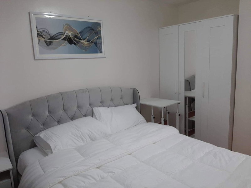 Lovely 2 BR Condo with FREE Secured Parking, Manila, Philippines