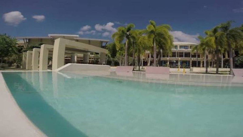 Beach condos at Pico de Loro Cove & possible Beach Club Access & Wi-Fi & Netflix, 42-50''TVs with Uratex beds & pillows, equipped kitchen, balcony, parking, Nasugbu, Philippines