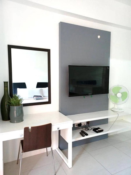 Beach condos at Pico de Loro Cove & possible Beach Club Access & Wi-Fi & Netflix, 42-50''TVs with Uratex beds & pillows, equipped kitchen, balcony, parking, Nasugbu, Philippines