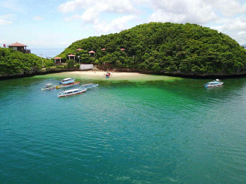 Alona's Traditional Filipino Home near 100 Islands Wharf, Alaminos, Philippines