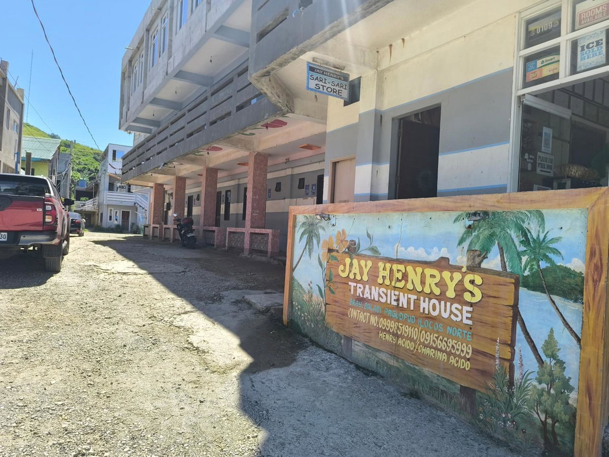 Jay Henry Transient Beach house, B Pagudpud, BLUE LAGOON BEACH, Philippines