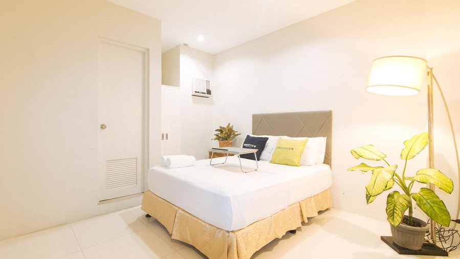 UrbanView at Lacson Street Bacolod City by RedDoorz, Bacolod, Philippines