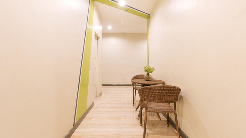 UrbanView at Lacson Street Bacolod City by RedDoorz, Bacolod, Philippines