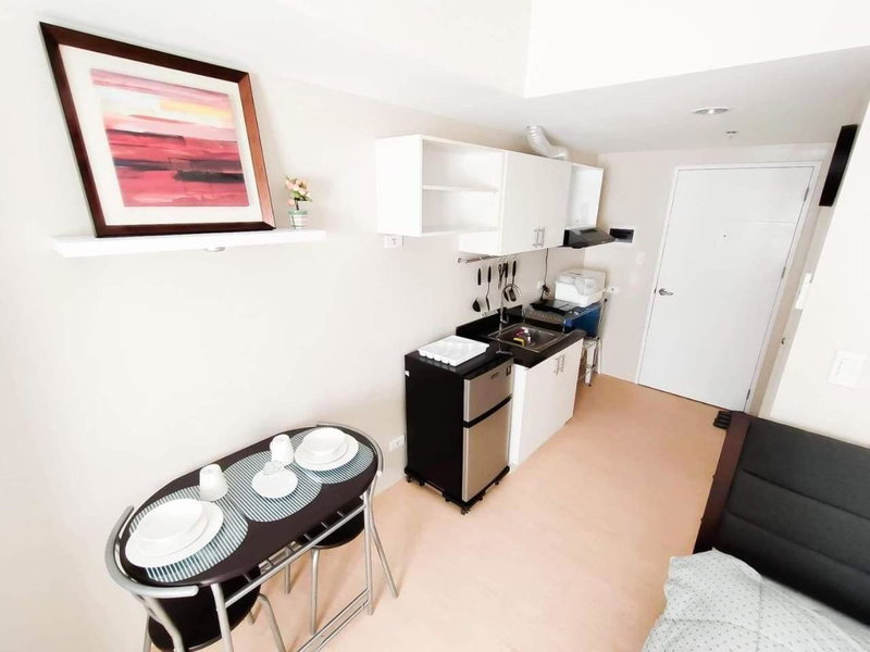 Luxanos Condo Place- Sunvida Tower, Carreta, Philippines