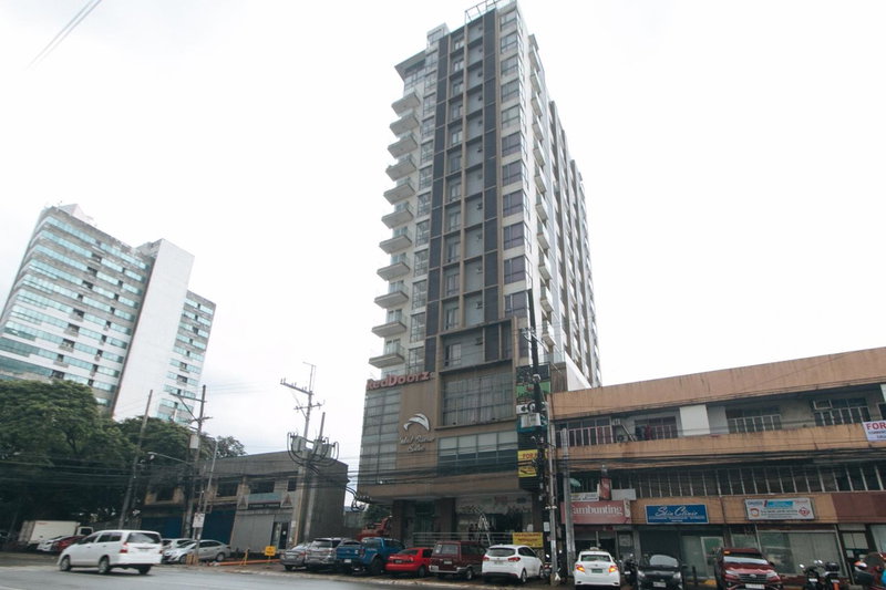RedDoorz Premium @ West Avenue Quezon City, Manila, Philippines