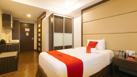 RedDoorz Premium @ West Avenue Quezon City, Manila, Philippines