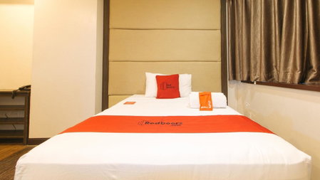 RedDoorz Premium @ West Avenue Quezon City, Manila, Philippines
