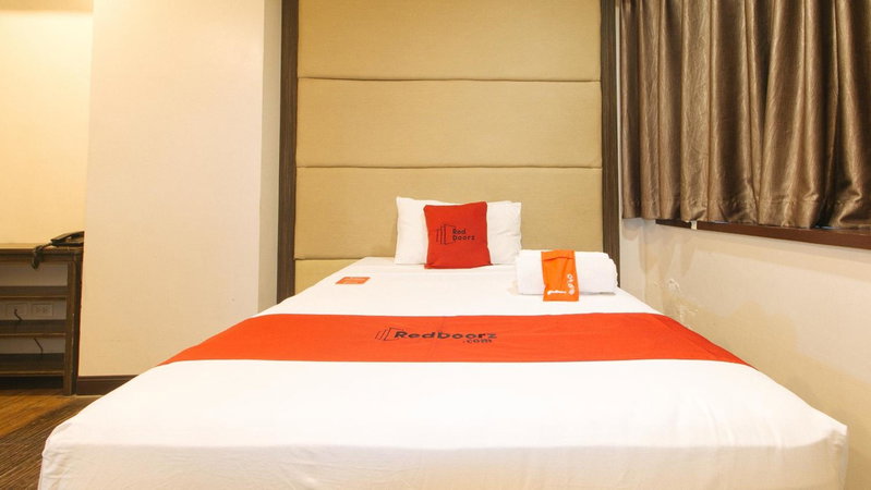 RedDoorz Premium @ West Avenue Quezon City, Manila, Philippines