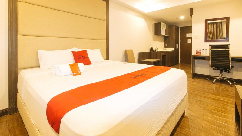 RedDoorz Premium @ West Avenue Quezon City, Manila, Philippines