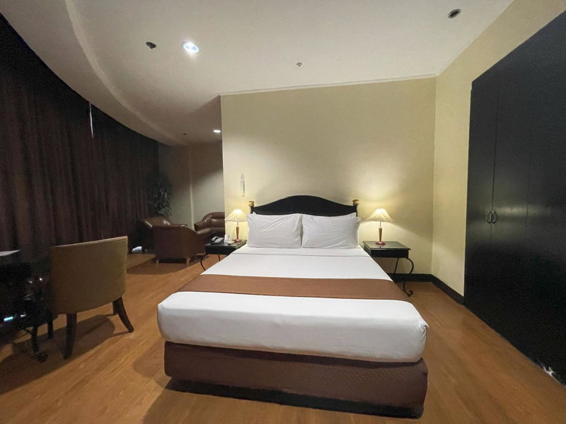 Golden Peak Hotel & Suites, Cebu City, Philippines
